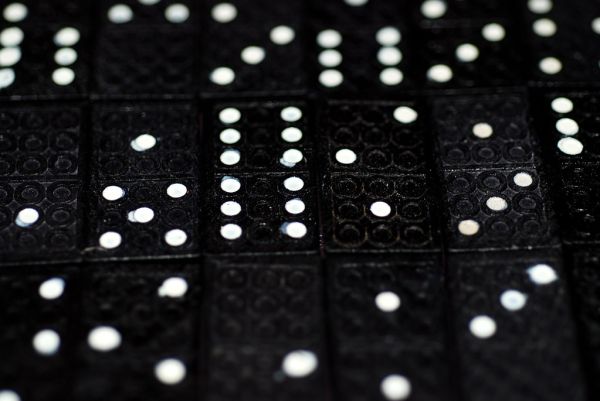 德州牛仔怎么打？三个实用打法思路让你的牌局更有章法